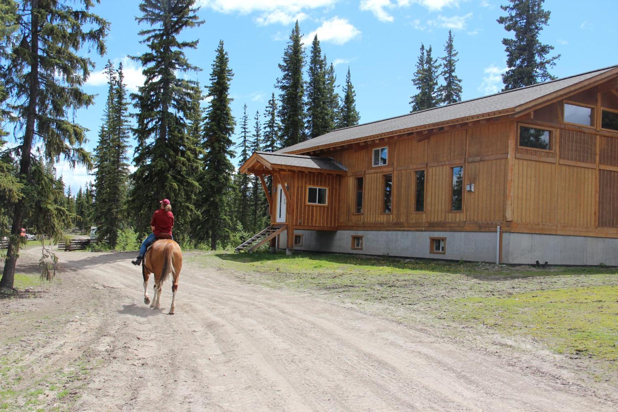 Red Cariboo Resort Anahim Lake Exterior photo